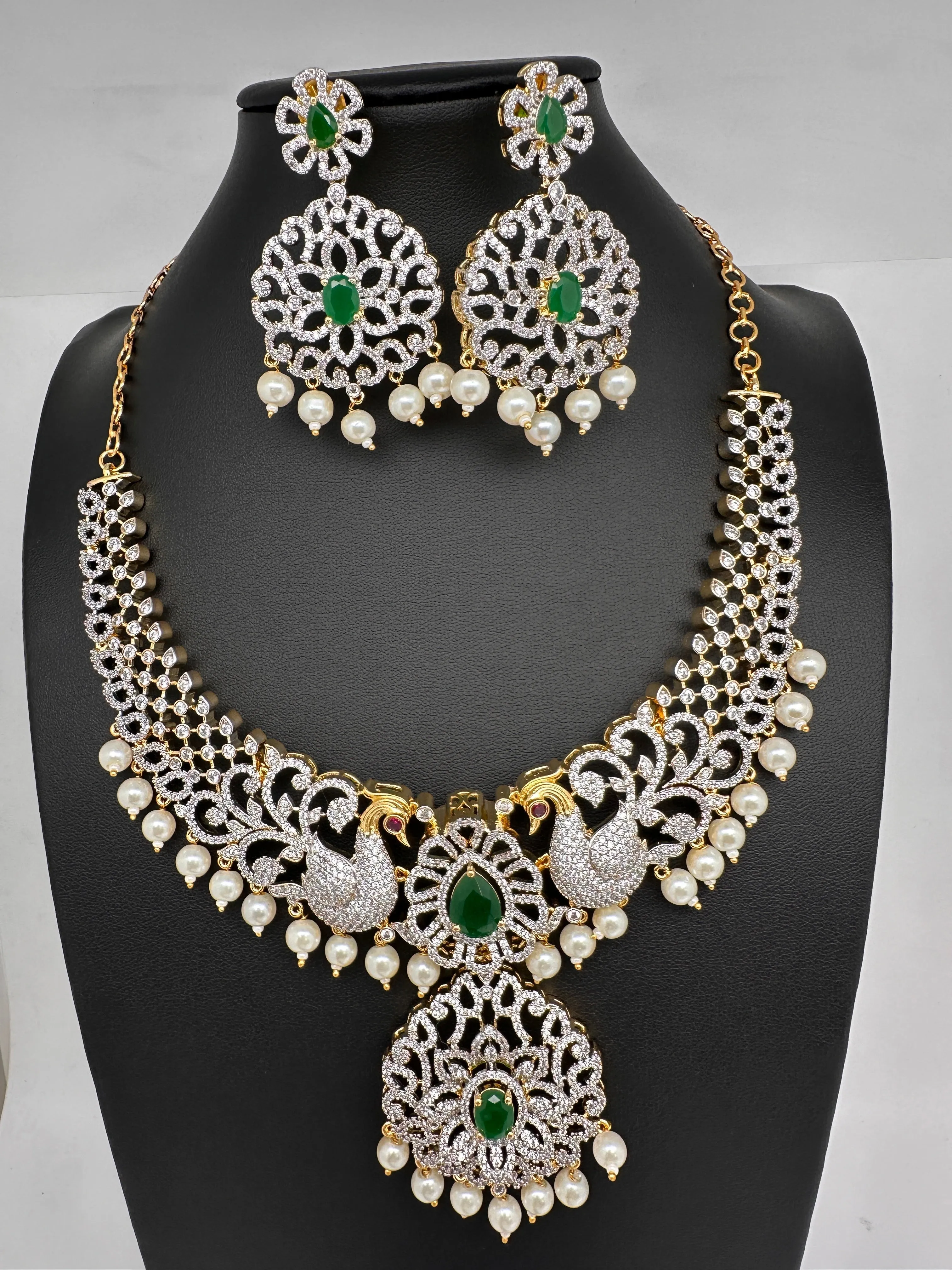 AD Peacock Color Stone Short Necklace