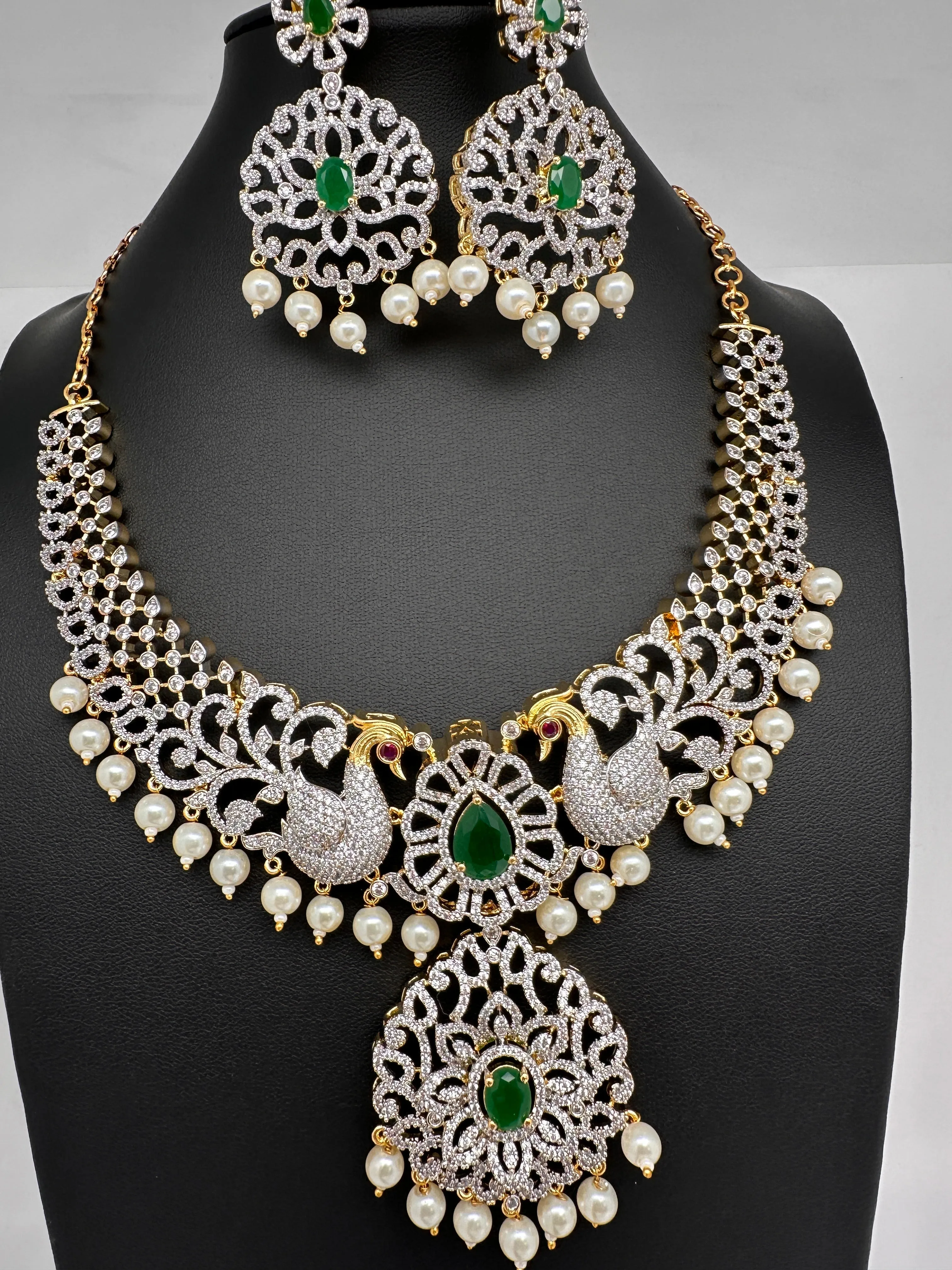AD Peacock Color Stone Short Necklace