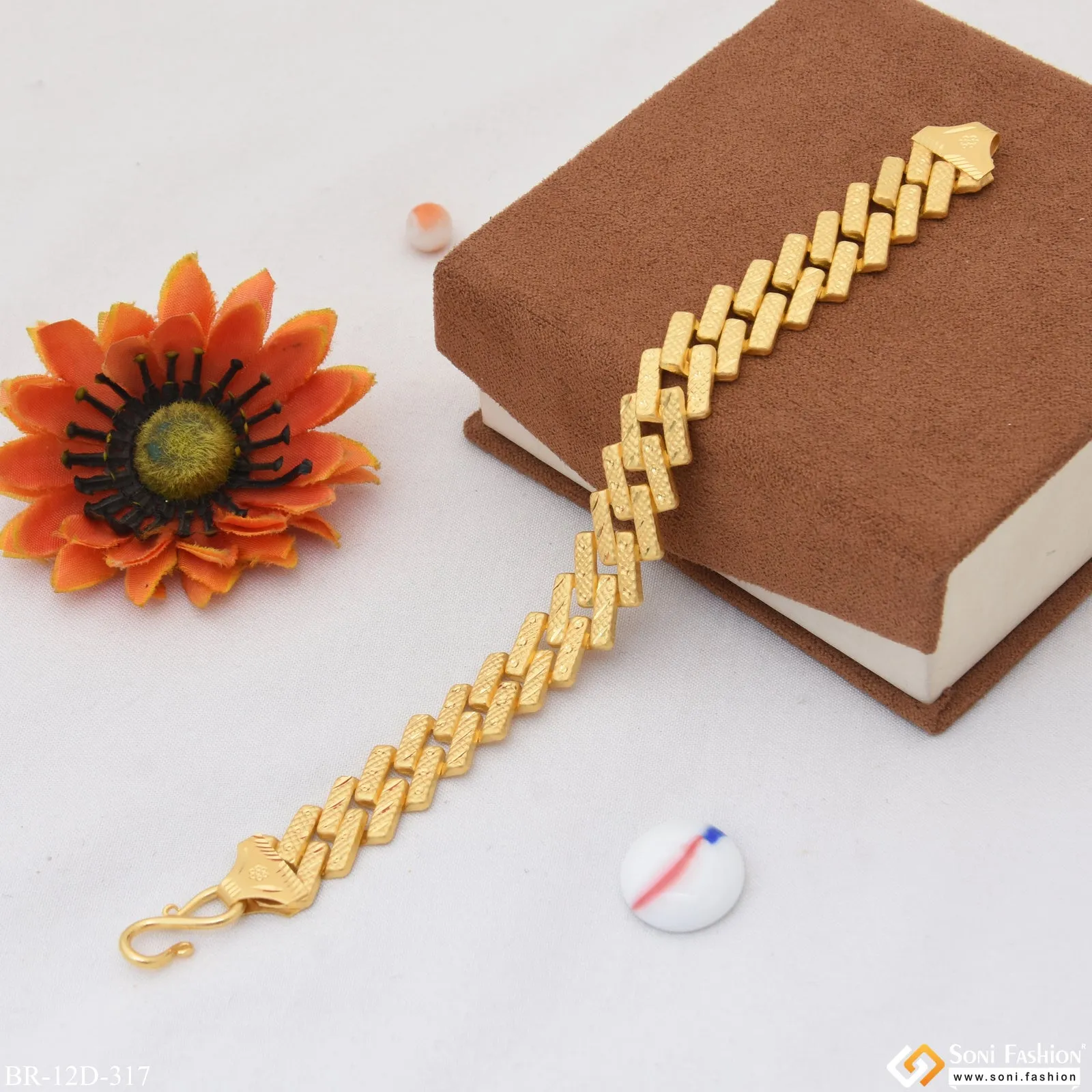 Gorgeous Design Gold Plated Pokal Bracelet for Men - Style D317
