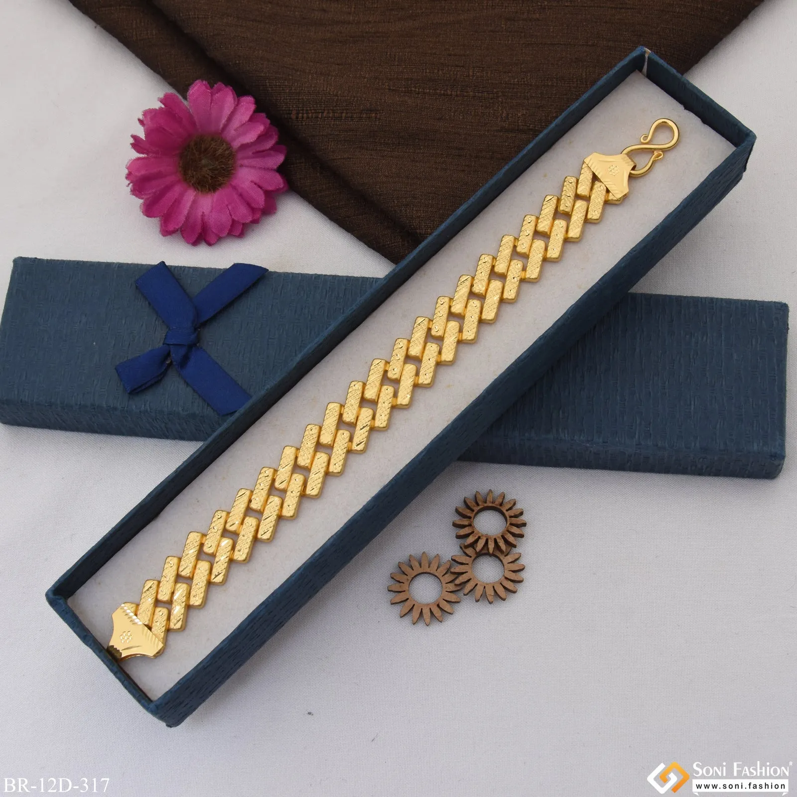 Gorgeous Design Gold Plated Pokal Bracelet for Men - Style D317