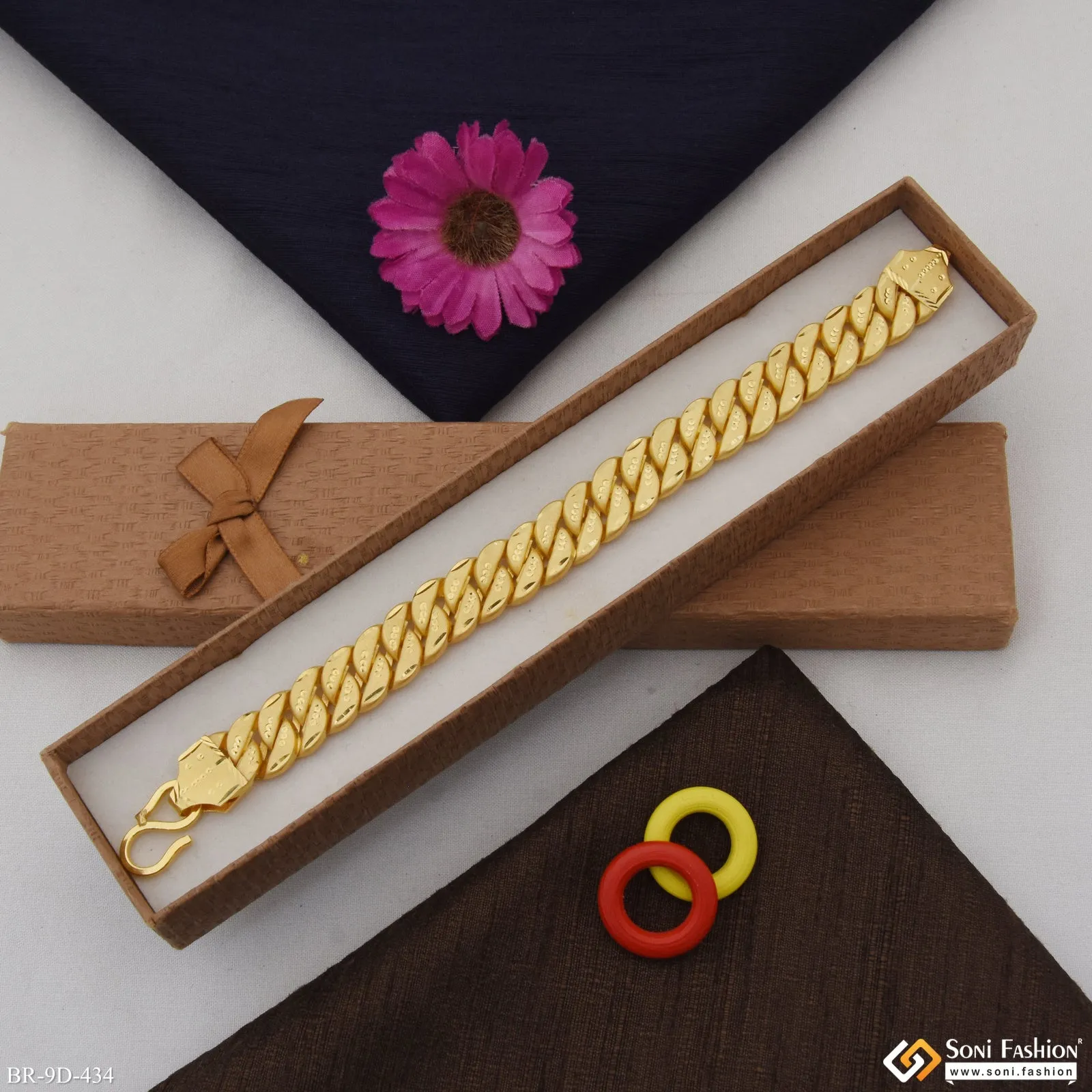 Gorgeous Design Gold Plated Pokal Bracelet for Men - Style D434