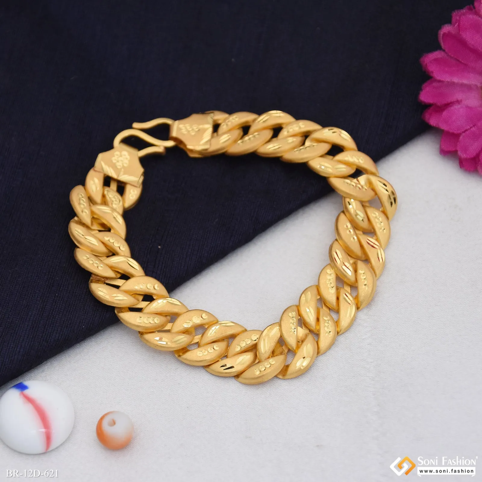 Gorgeous Design Gold Plated Pokal Bracelet for Men - Style D621