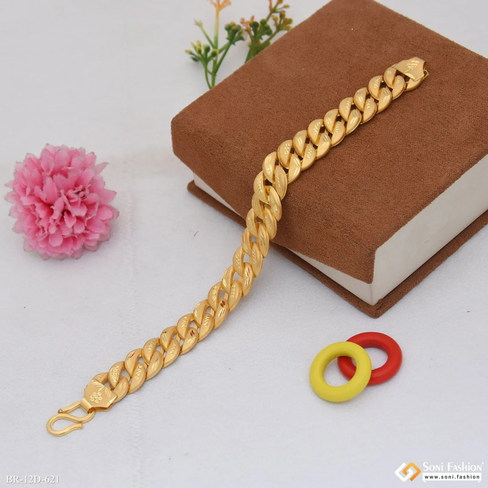 Gorgeous Design Gold Plated Pokal Bracelet for Men - Style D621
